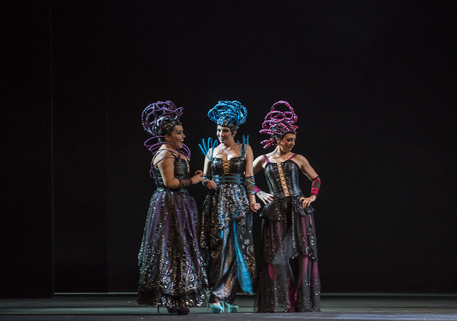 Las Tres Damas de la Reina de la Noche (Daniela Ezquerra, Nancy Gómez y Gloria Rojs). foto Patricio Melo
