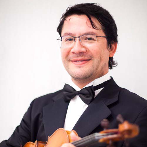 Héctor Viveros, solista y concertino de la Orquesta Sinfónica de Chile. foto ceac
